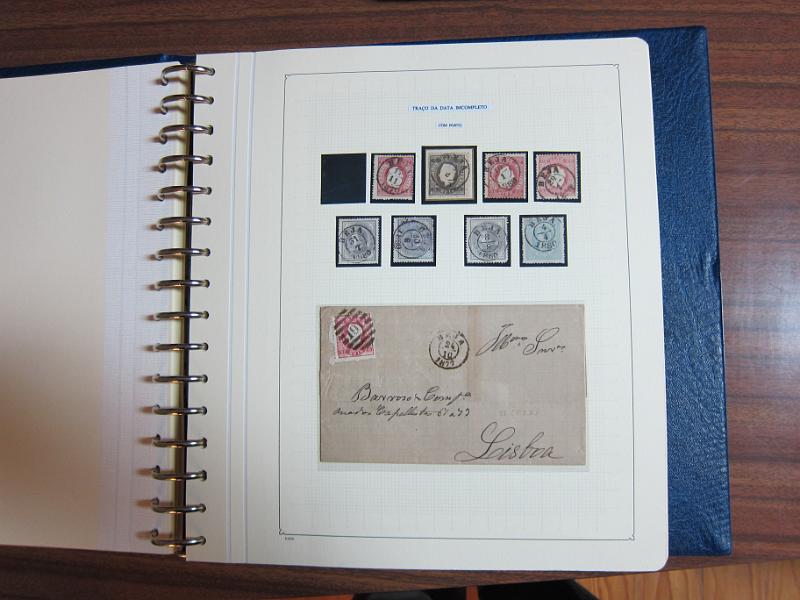 0019 (17).JPG -     Lote:    19      Marcofilia      Lotes Especiais       Descrição:         Portugal. Colecção especializada de carimbos de duplo círculo, tipo 1852, montada em 4 álbuns Lindner, com selos de diversas emissões e cartas, com estudo minucioso de cada marca. Lote a ver.         Lote       Valor Base:     &euro; 2.500,00     Valor Venda:     Retirado     